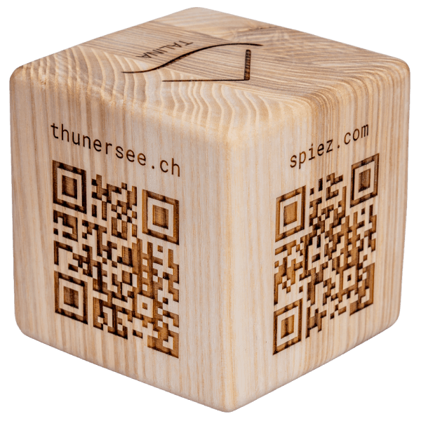 Handgefertigter QR-Code-Würfel aus Holz